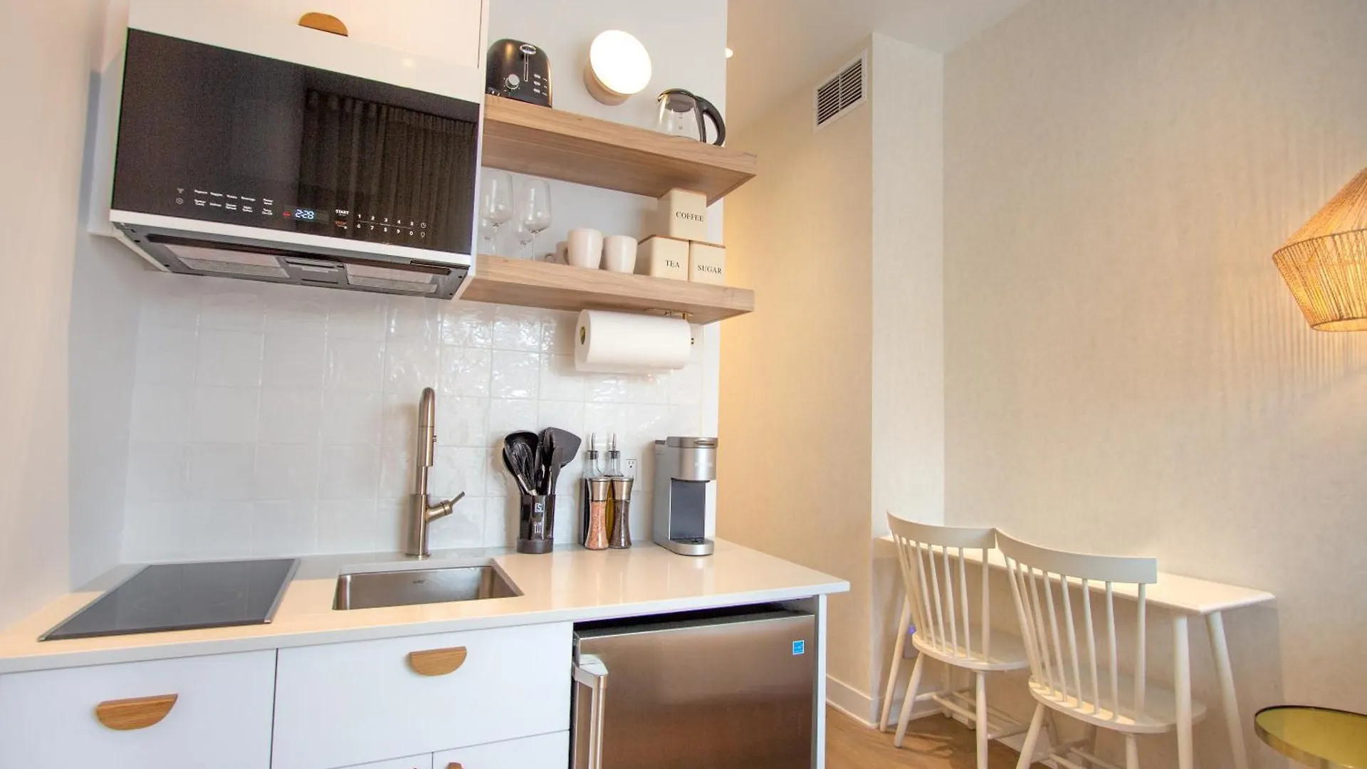 Studio #3 - Self Check-In - Plateau - St-Denis Montreal Canada