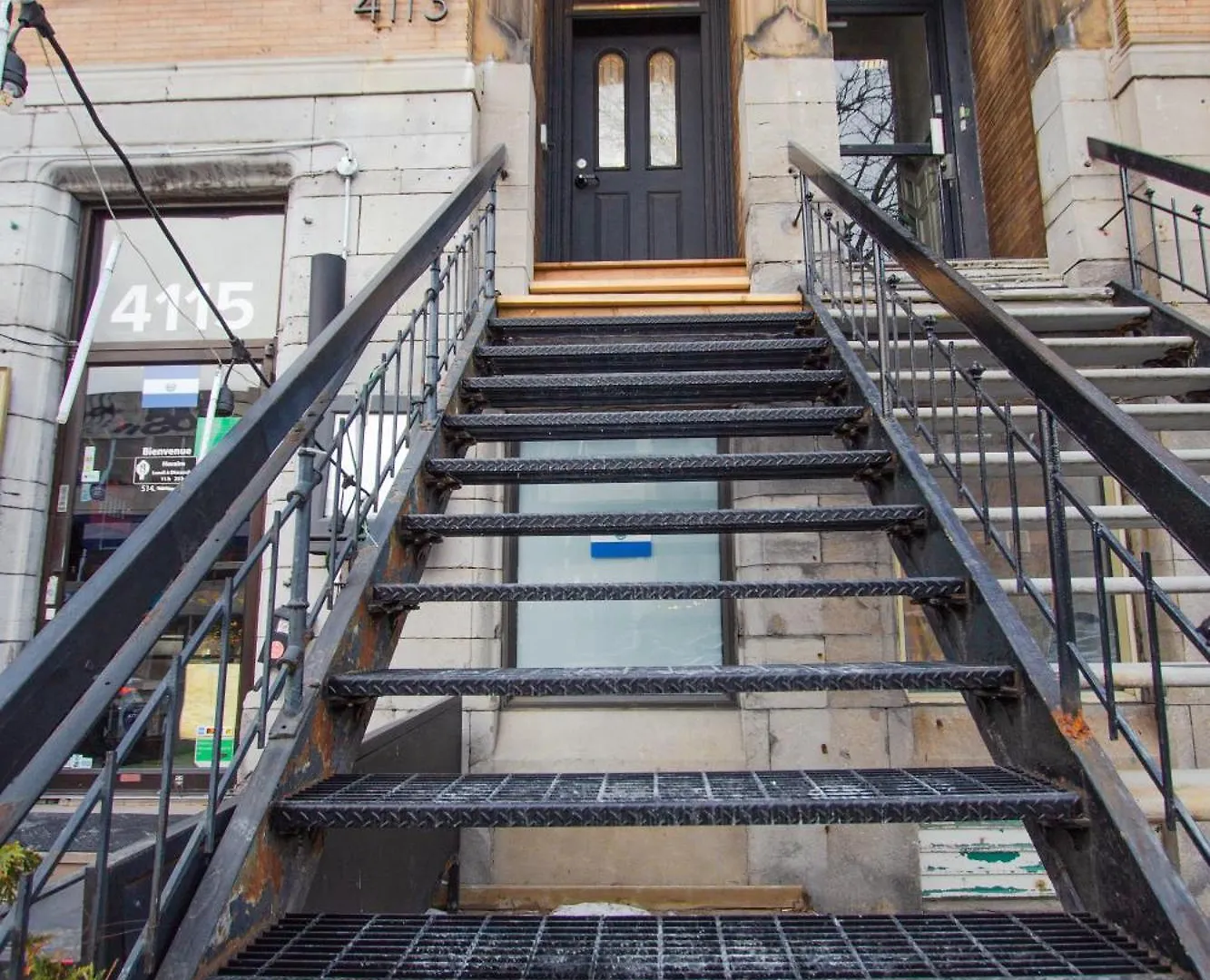 Apartment Studio #3 - Self Check-In - Plateau - St-Denis Montreal