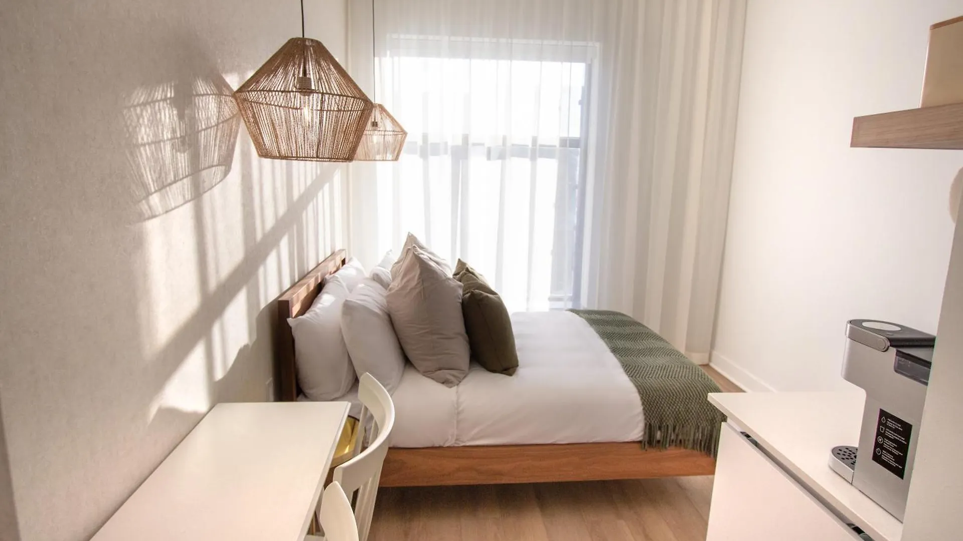 Apartment Studio #3 - Self Check-In - Plateau - St-Denis Montreal